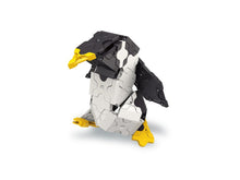 Chargez l&#39;image dans la visionneuse de la galerie,Adelie penguin featured in the LaQ marine world penguin set